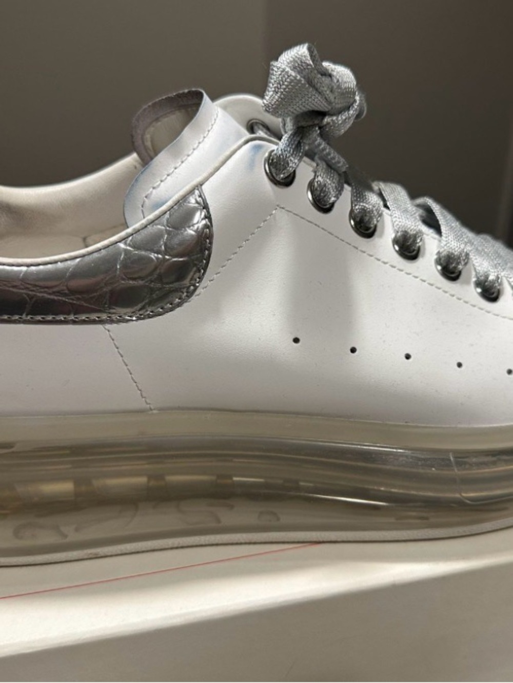 Alexander White Leather Man size 9 Women’s 10/12 Sneakers with Silver Accents